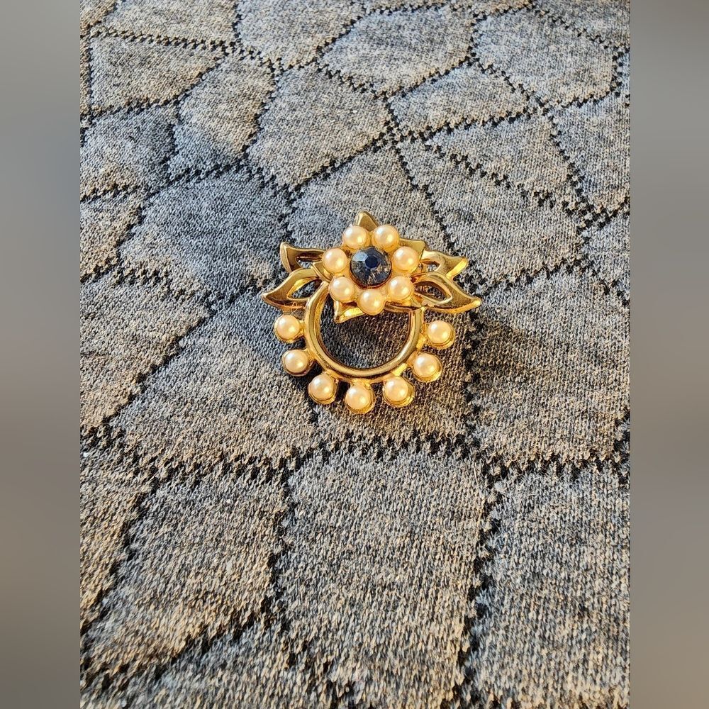 MCM Elegant Gold and Pearl Women's Brooch
